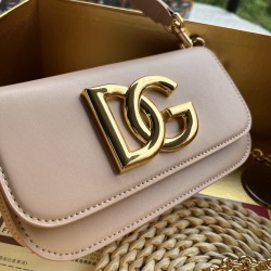 520 【Dolce Gabbana】New model number: 9113 original sheet ➰Delicate handmade, single shoulder crossbody, dual purpose, imported raw materials, real gold-plated DG logo on the bottom, the flip cover is hidden magnetic buckle, removable electroplated rutheni