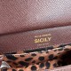 P550 model number: 4133 palm print high-end product [Dolce Gabbana] Another platinum bag in the fashion industry ➰Delicate handmade classic model solid color versatile. Favorite of many celebrities. Crossbody can be used with mirrors. Special products for