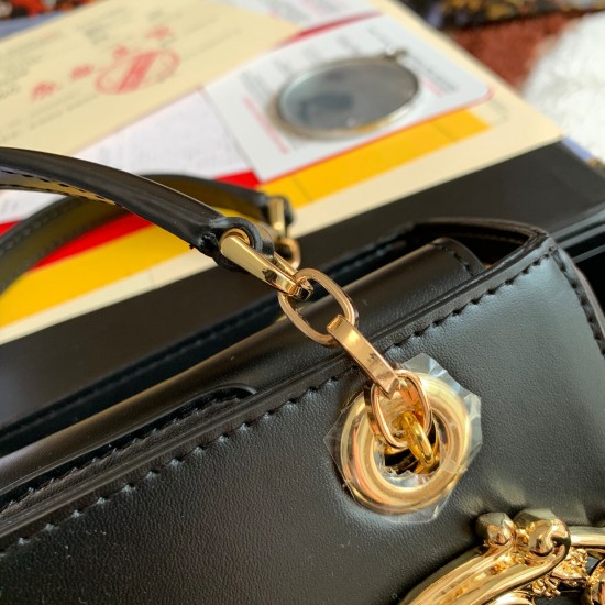 630 [Dolce Gabbana] Model number: 5180# Original order ➰Delicious handmade Imported cowhide with original hardware bag body with pure handmade oil on top of the top of many celebrities' favorites, crossbody, special products for overseas purchasing agents