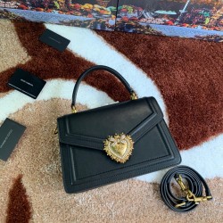 550 [Dolce Gabbana] Model number: 4158 Original single crossbody women's bag ➰Delicious handmade Imported cowhide with original hardware bag body with pure handmade oil on top of the top of many celebrities' favorites. Crossbody can be purchased overseas 