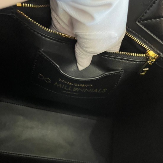560 [Dolce Gabbana] Model number: 3555 Top original list Tote bag➰Delicious handmade, imported cowhide bag body with pure handmade oil edges on top, the favorite of many celebrities, overseas purchasing special products, style and aura, as long as you hav