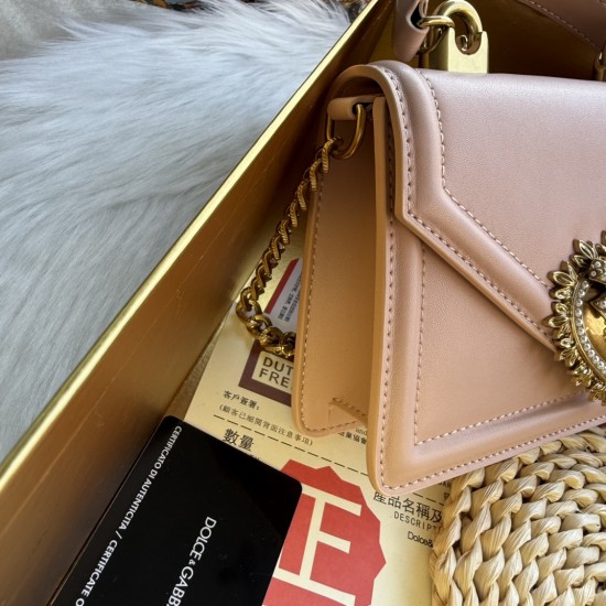 510 [Dolce Gabbana] Chain hand-held crossbody bag model number: 6613 plain paper Original ➰Delicious handmade Imported cowhide with original hardware bag body with pure handmade oil on top of the top of many celebrities' favorites, crossbody, special prod