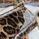 500 [Dolce Gabbana] model number: 2112 patent leather leopard print, perfect bag shape, customized vacuum high electroplated hardware, versatile bag type, portable crossbody is suitable for any occasion, gorgeous enough to amazing four seats, every presen