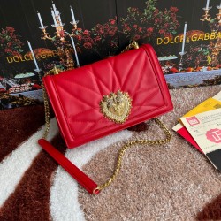 600 [Dolce Gabbana] Top original list ➰Delicious handmade Imported cowhide leather with original hardware bag body with pure handmade oil on top of the top of many celebrities' favorites. Crossbody can be purchased overseas for special products with a sty