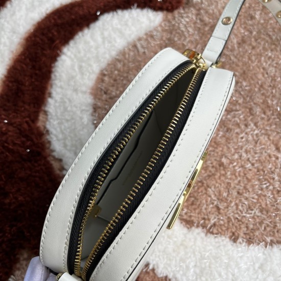 530【Dolce Gabbana】Model number: 3320 Original ➰Semantic delicate handmade imported cowhide, front DG logo, pure handmade oil on the top of the bag, favorite of many celebrities, overseas purchasing special products, fashionable and aura, new bag style, an 530【Dolce Gabbana】Model number: 3320 Original ➰Semantic delicate handmade imported cowhide, front DG logo, pure handmade oil on the top of the bag, favorite of many celebrities, overseas purchasing special products, fashionable and aura, new bag style, an