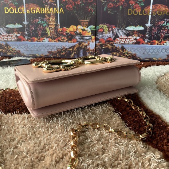600 【Dolce Gabbana】Top original list ➰Delicate handmade series crossbody bags, imported raw materials, front embellishment, resin bottom plated true gold DG logo, front flip cover adopts hidden magnetic buckle opening and closing, fixed electroplated ruth 600 【Dolce Gabbana】Top original list ➰Delicate handmade series crossbody bags, imported raw materials, front embellishment, resin bottom plated true gold DG logo, front flip cover adopts hidden magnetic buckle opening and closing, fixed electroplated ruth