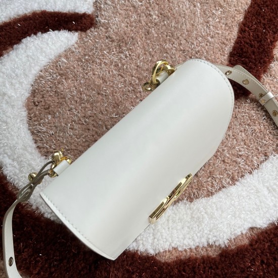 600 [Dolce Gabbana] Model number: 5188 original list ➰Semantic delicate handmade imported cowhide, front DG logo, pure handmade oil on the top of the bag, favorite of many celebrities, overseas purchasing special products, style and aura, new bag style, a