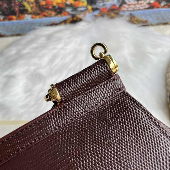 510 [Dolce Gabbana] Model number: 4662 Lizard Diamond Original Single Perfect Bag Shape Imported Top-Level Lizard Pattern Cowhide, Customized Vacuum High Electroplating Hardware, Versatile Bag Style, Hand-in Crossbody is suitable for any occasion, Gorgeou