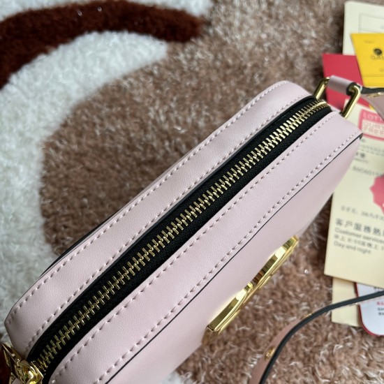 530【Dolce Gabbana】Model number: 3320 Original ➰Semantic delicate handmade imported cowhide, front DG logo, pure handmade oil on the top of the bag, favorite of many celebrities, overseas purchasing special products, fashionable and aura, new bag style, an 530【Dolce Gabbana】Model number: 3320 Original ➰Semantic delicate handmade imported cowhide, front DG logo, pure handmade oil on the top of the bag, favorite of many celebrities, overseas purchasing special products, fashionable and aura, new bag style, an