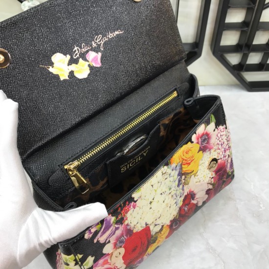 480 [Dolce Gabbana] Crossbody, mirror, special products for overseas purchasing, new bag style and aura, any combination can be as long as there is a fashionable heart, you can keep it clearly, when and where DG will always show you infinite surprises Lux