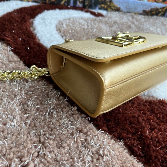 500 [Dolce Gabbana] Model number: 5183 Original order ➰Delicate handmade Imported cowhide with original hardware bag body with pure handmade oil on top of the top of many celebrities' favorites, crossbody, special products for overseas purchasing agents, 