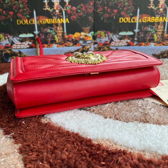 600 [Dolce Gabbana] Top original list ➰Delicious handmade Imported cowhide leather with original hardware bag body with pure handmade oil on top of the top of many celebrities' favorites. Crossbody can be purchased overseas for special products with a sty