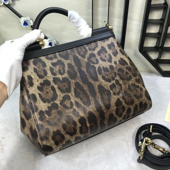 P470 top original list [Dolce Gabbana] Classic leopard print ️New model is coming, the perfect curve of the authentic Hong Kong product purchase version, every trace of it reveals the vitality of the city.Imported cowhide, customized high-plating hardware