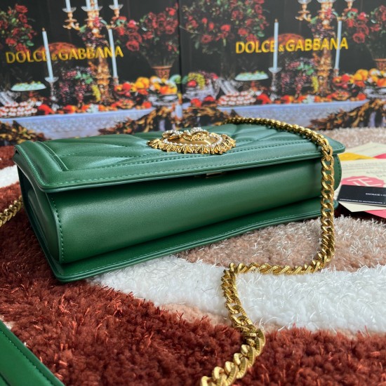 600 [Dolce Gabbana] Top original list ➰Delicious handmade Imported cowhide leather with original hardware bag body with pure handmade oil on top of the top of many celebrities' favorites. Crossbody can be purchased overseas for special products with a sty