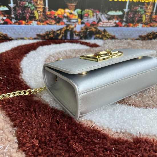 500 [Dolce Gabbana] Model number: 5183 Original order ➰Delicate handmade Imported cowhide with original hardware bag body with pure handmade oil on top of the top of many celebrities' favorites, crossbody, special products for overseas purchasing agents, 
