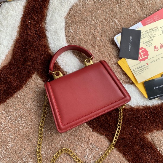 530 [Dolce Gabbana] Chain hand-held crossbody bag model number: 6613 original list ➰Delicious handmade Imported cowhide leather with original hardware bag body with pure handmade oil on top of the top of many celebrities' favorites. Crossbody can be purch
