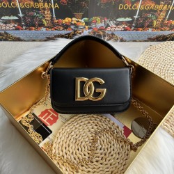 520 【Dolce Gabbana】New model number: 9113 original sheet ➰Delicate handmade, single shoulder crossbody, dual purpose, imported raw materials, real gold-plated DG logo on the bottom, the flip cover is hidden magnetic buckle, removable electroplated rutheni