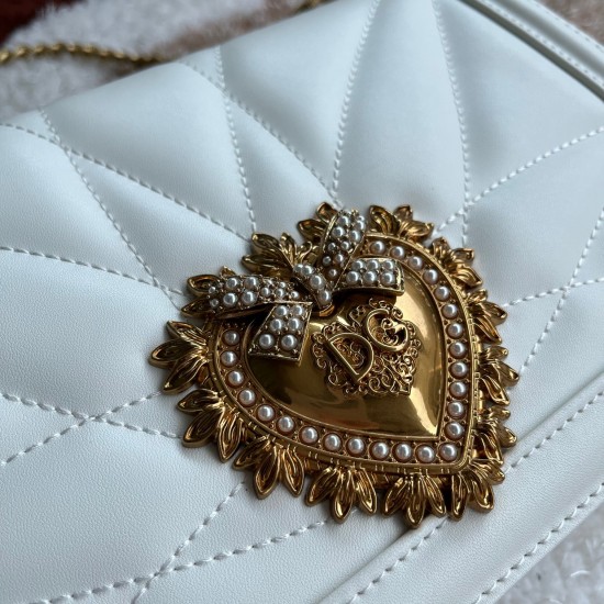 600 [Dolce Gabbana] Top original list ➰Delicious handmade Imported cowhide leather with original hardware bag body with pure handmade oil on top of the top of many celebrities' favorites. Crossbody can be purchased overseas for special products with a sty