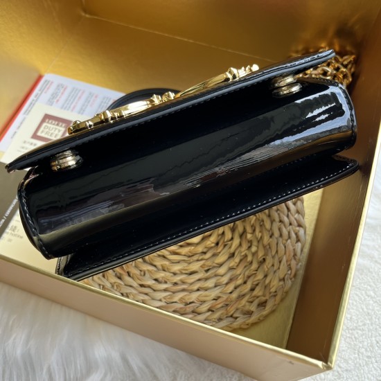 550 【Dolce Gabbana】❤️New.Model number: 9111 patent leather original ➰Delicate and handmade, imported cowhide bag body with pure handmade oil edge on top, embellished with DG double electroplating sign fashion trend, front flip cover adopts hidden magnetic 550 【Dolce Gabbana】❤️New.Model number: 9111 patent leather original ➰Delicate and handmade, imported cowhide bag body with pure handmade oil edge on top, embellished with DG double electroplating sign fashion trend, front flip cover adopts hidden magnetic