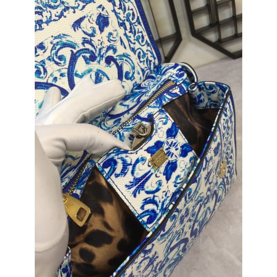 480 [Dolce Gabbana] The same crossbody bag as a celebrity, crossbody, mirror, overseas purchasing special products, fashionable and aura, brand new bag style, any combination can be as long as there is a fashionable heart, you can keep it clearly, when an