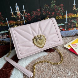 600 [Dolce Gabbana] Top original list ➰Delicious handmade Imported cowhide leather with original hardware bag body with pure handmade oil on top of the top of many celebrities' favorites. Crossbody can be purchased overseas for special products with a sty