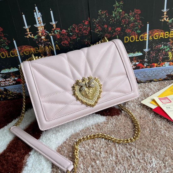 600 [Dolce Gabbana] Top original list ➰Delicious handmade Imported cowhide leather with original hardware bag body with pure handmade oil on top of the top of many celebrities' favorites. Crossbody can be purchased overseas for special products with a sty