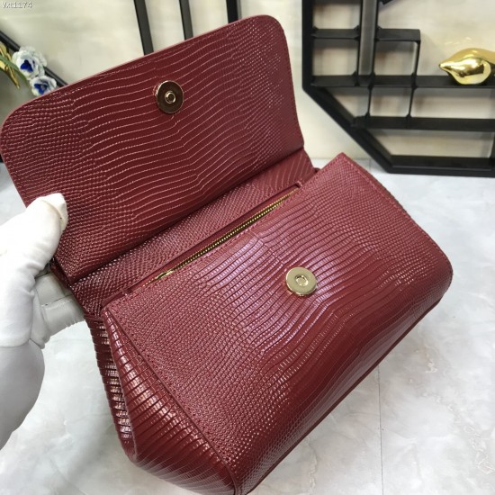 470 Small [Dolce Gabbana] Colorful Diamond Lizard Pattern Crossbody Bag Original Single Perfect Bag Shape Imported Top-Level Lizard Pattern Cowhide, Customized Vacuum High Electroplating Hardware All-match Bag Shape Hand-Off Crossbody is suitable for any 