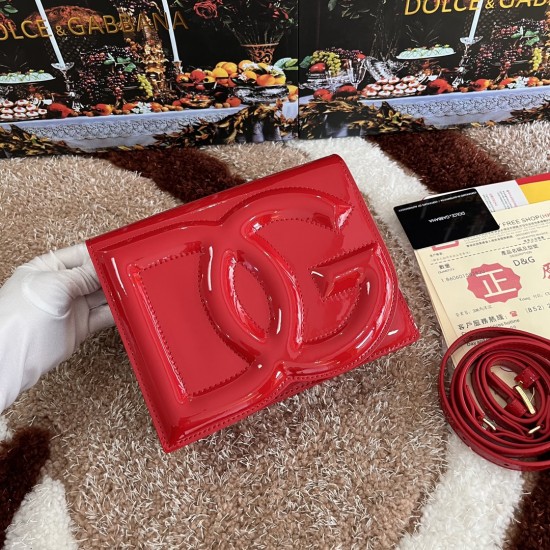 530 [Dolce Gabbana] Model number: 5515 Top original list ➰Delicious handmade, imported cowhide bag body with pure handmade oil edges on top, embellished with standing effect quilted DG log Fashion trend, favorite of many celebrities, crossbody, overseas p