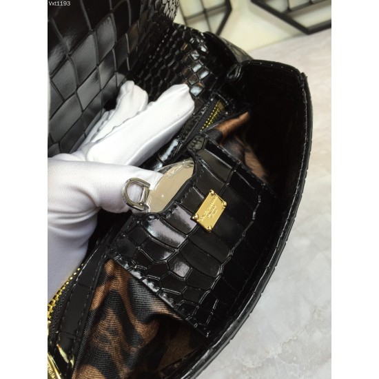 500 Top Original List [Dolce Gabbana]️ Hong Kong genuine product purchase version Decide the top quality goods.Fine workmanship.Perfect bag shape, imported cowhide embossed with cowhide, customized vacuum high-plating hardware 25cm✨ can be cross-body.This