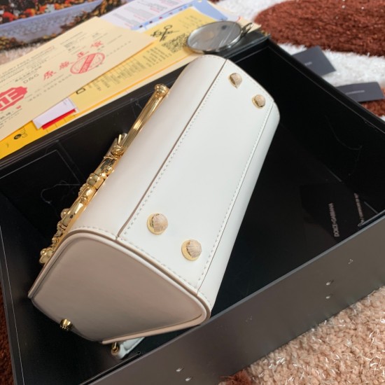 630 [Dolce Gabbana] Model number: 5180# Original order ➰Delicious handmade Imported cowhide with original hardware bag body with pure handmade oil on top of the top of many celebrities' favorites, crossbody, special products for overseas purchasing agents