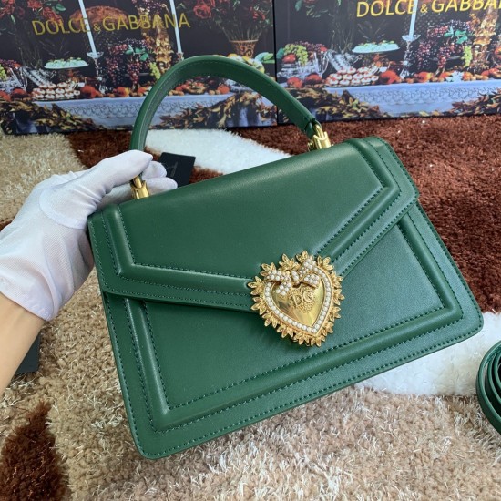 550 [Dolce Gabbana] Model number: 4158 Original single crossbody women's bag ➰Delicious handmade Imported cowhide with original hardware bag body with pure handmade oil on top of the top of many celebrities' favorites. Crossbody can be purchased overseas 