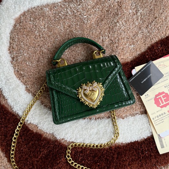 550 [Dolce Gabbana] Chain hand-held crossbody bag model number: 6613 crocodile pattern Original list ➰Delicious handmade Imported cowhide with original hardware bag body top pure handmade oil edges The favorite of many celebrities is Crossbody, Special pr