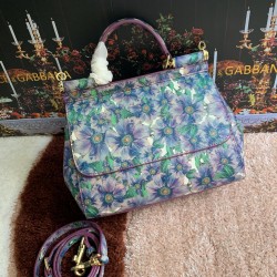 480 [Dolce Gabbana] The same crossbody bag as a celebrity, crossbody, mirror, overseas purchasing special products, fashionable and aura, brand new bag style, any combination can be as long as there is a fashionable heart, you can keep it clearly, when an