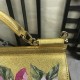 480 [Dolce Gabbana] The same crossbody bag as a celebrity, crossbody, mirror, overseas purchasing special products, fashionable and aura, brand new bag style, any combination can be as long as there is a fashionable heart, you can keep it clearly, when an