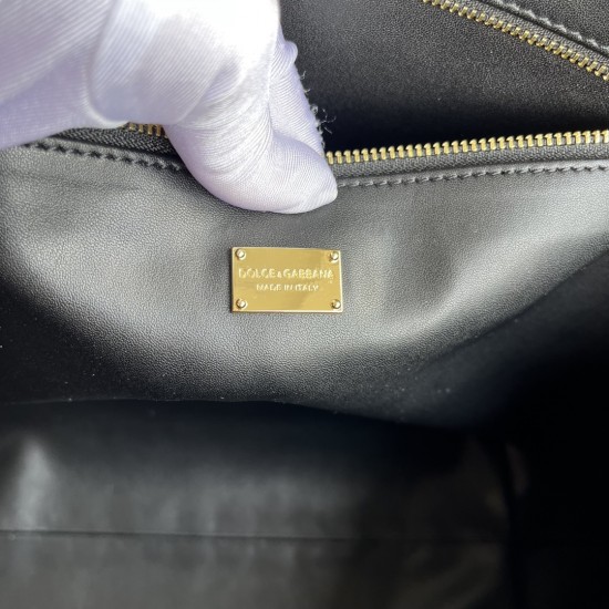 570 [Dolce Gabbana] New shopping bag, model number: 6650 Top original list ➰Delicious handmade, imported cowhide bag body with pure handmade oil edges on top, favorite of many celebrities, overseas purchasing special products, style and aura, as long as y