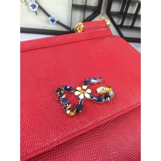 530 Medium size [Dolce Gabbana] Colorful Diamond Lizard Pattern Crossbody Bag Original Single Perfect Bag Shape Imported Top-Level Lizard Pattern Cowhide, Customized Vacuum High Electroplating Hardware All-match Bag Style Hand-Owned Crossbody is suitable 