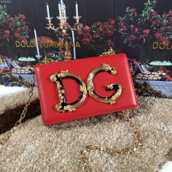 600 【Dolce Gabbana】Top original list ➰Delicate handmade series crossbody bags, imported raw materials, front embellishment, resin bottom plated true gold DG logo, front flip cover adopts hidden magnetic buckle opening and closing, fixed electroplated ruth