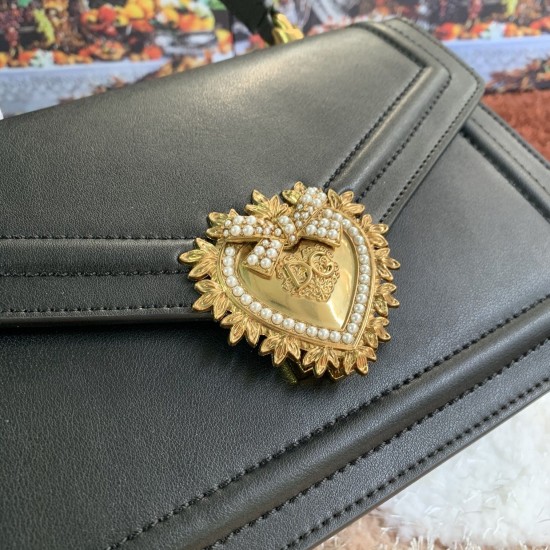 550 [Dolce Gabbana] Model number: 4158 Original single crossbody women's bag ➰Delicious handmade Imported cowhide with original hardware bag body with pure handmade oil on top of the top of many celebrities' favorites. Crossbody can be purchased overseas 