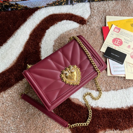 600 [Dolce Gabbana] Top original list ➰Delicious handmade Imported cowhide leather with original hardware bag body with pure handmade oil on top of the top of many celebrities' favorites. Crossbody can be purchased overseas for special products with a sty