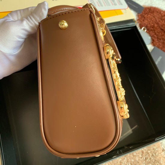 630 [Dolce Gabbana] Model number: 5180# Original order ➰Delicious handmade Imported cowhide with original hardware bag body with pure handmade oil on top of the top of many celebrities' favorites, crossbody, special products for overseas purchasing agents