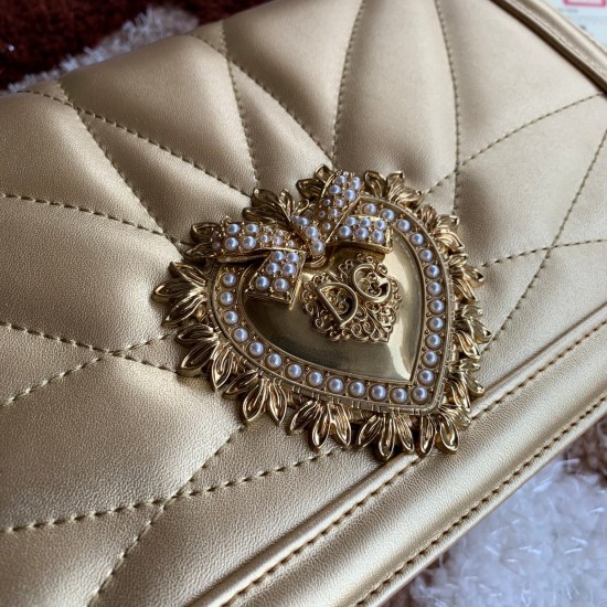 600 [Dolce Gabbana] Top original list ➰Delicious handmade Imported cowhide leather with original hardware bag body with pure handmade oil on top of the top of many celebrities' favorites. Crossbody can be purchased overseas for special products with a sty