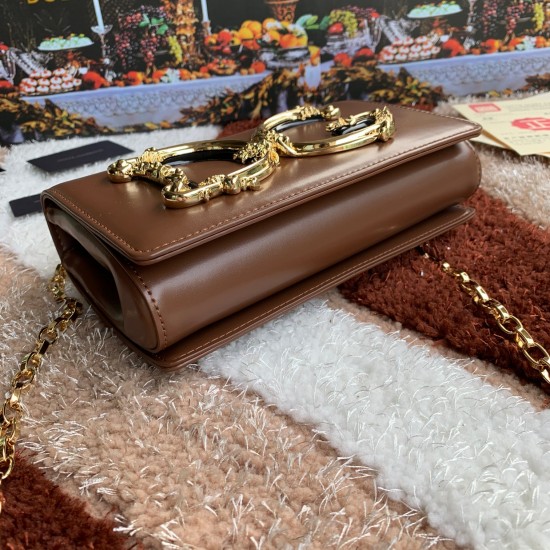 600 【Dolce Gabbana】Top original list ➰Delicate handmade series crossbody bags, imported raw materials, front embellishment, resin bottom plated true gold DG logo, front flip cover adopts hidden magnetic buckle opening and closing, fixed electroplated ruth 600 【Dolce Gabbana】Top original list ➰Delicate handmade series crossbody bags, imported raw materials, front embellishment, resin bottom plated true gold DG logo, front flip cover adopts hidden magnetic buckle opening and closing, fixed electroplated ruth