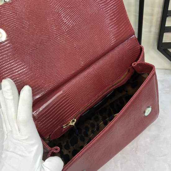530 Medium size [Dolce Gabbana] Colorful Diamond Lizard Pattern Crossbody Bag Original Single Perfect Bag Shape Imported Top-Level Lizard Pattern Cowhide, Customized Vacuum High Electroplating Hardware All-match Bag Style Hand-Owned Crossbody is suitable 