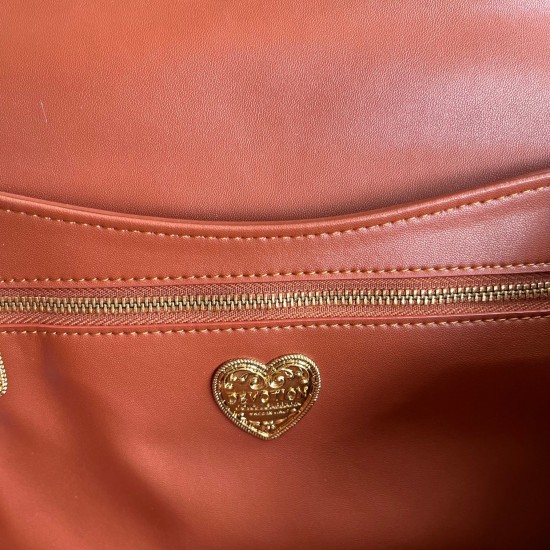 600 [Dolce Gabbana] Top original list ➰Delicious handmade Imported cowhide leather with original hardware bag body with pure handmade oil on top of the top of many celebrities' favorites. Crossbody can be purchased overseas for special products with a sty