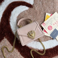 530 [Dolce Gabbana] Chain hand-held crossbody bag model number: 6613 original list ➰Delicious handmade Imported cowhide leather with original hardware bag body with pure handmade oil on top of the top of many celebrities' favorites. Crossbody can be purch