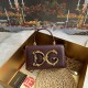 550 【Dolce Gabbana】❤️New.Model number: 9111 original list ➰Delicate and handmade, imported cowhide bag body with pure handmade oil edges on the top, embellished with DG double electroplating sign fashion trend, front flip cover adopts hidden magnetic buck 550 【Dolce Gabbana】❤️New.Model number: 9111 original list ➰Delicate and handmade, imported cowhide bag body with pure handmade oil edges on the top, embellished with DG double electroplating sign fashion trend, front flip cover adopts hidden magnetic buck