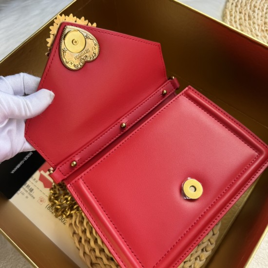 510 [Dolce Gabbana] Chain hand-held crossbody bag model number: 6613 plain paper Original ➰Delicious handmade Imported cowhide with original hardware bag body with pure handmade oil on top of the top of many celebrities' favorites, crossbody, special prod