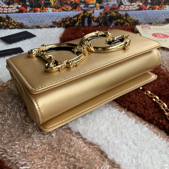 600 【Dolce Gabbana】Top original list ➰Delicate handmade series crossbody bags, imported raw materials, front embellishment, resin bottom plated true gold DG logo, front flip cover adopts hidden magnetic buckle opening and closing, fixed electroplated ruth 600 【Dolce Gabbana】Top original list ➰Delicate handmade series crossbody bags, imported raw materials, front embellishment, resin bottom plated true gold DG logo, front flip cover adopts hidden magnetic buckle opening and closing, fixed electroplated ruth