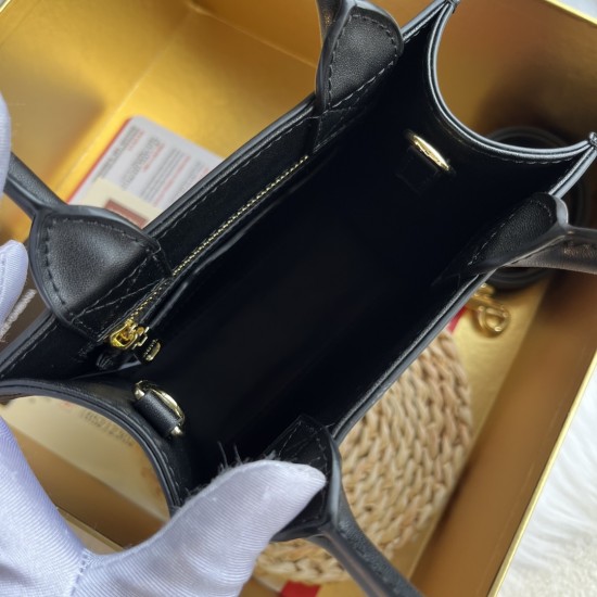 520 【Dolce Gabbana】New.Model number: 5527 Original DG Logo Bag Mini Tote Bag➰Deliciously handmade, imported cowhide bag body with pure handmade oil edges on top, the favorite of many celebrities, overseas purchasing special products, style and aura, as lo 520 【Dolce Gabbana】New.Model number: 5527 Original DG Logo Bag Mini Tote Bag➰Deliciously handmade, imported cowhide bag body with pure handmade oil edges on top, the favorite of many celebrities, overseas purchasing special products, style and aura, as lo