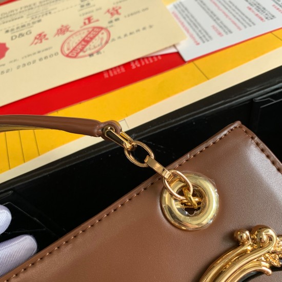 630 [Dolce Gabbana] Model number: 5180# Original order ➰Delicious handmade Imported cowhide with original hardware bag body with pure handmade oil on top of the top of many celebrities' favorites, crossbody, special products for overseas purchasing agents